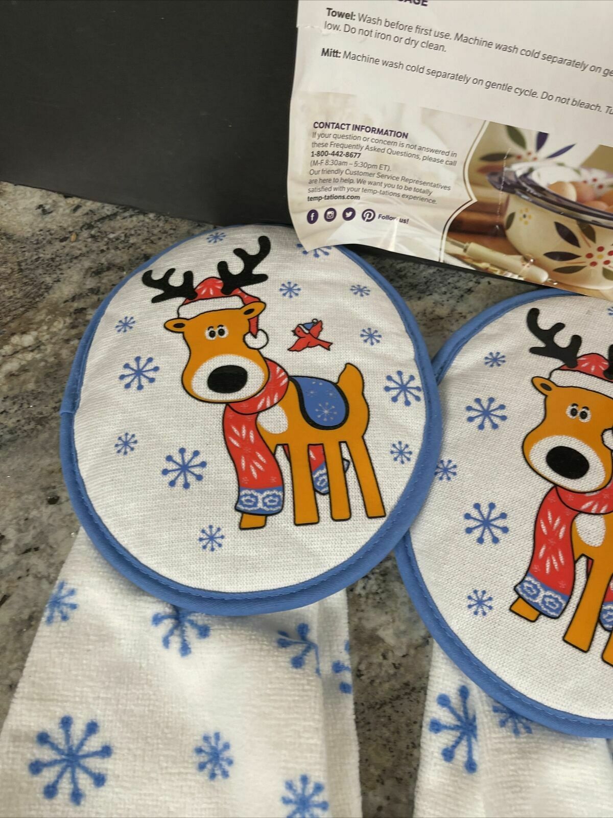 Temp-tations Set of 2 Christmas reindeer Kitchen Towel and Mitt Set. NEW IN BOX